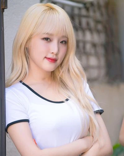 Choi Yena: Cựu thành viên IZ*ONE từng mắc ung thư, bị nghi đổi tình lấy tiếng - Hình 6