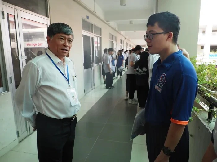 Bị giám thị ký nhầm, thí sinh bật khóc vì mất 20 phút làm bài, phụ huynh bức xúc - Hình 2