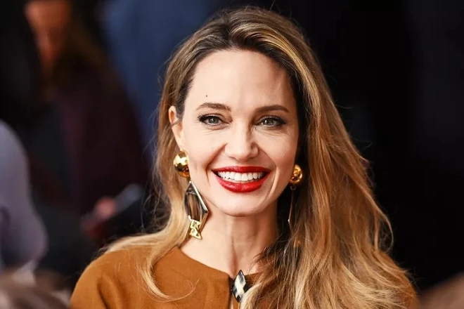 Angelina Jolie thấp thỏm vì con trai ruột duy nhất chưa tỏ thái độ với Brad Pitt - Hình 7