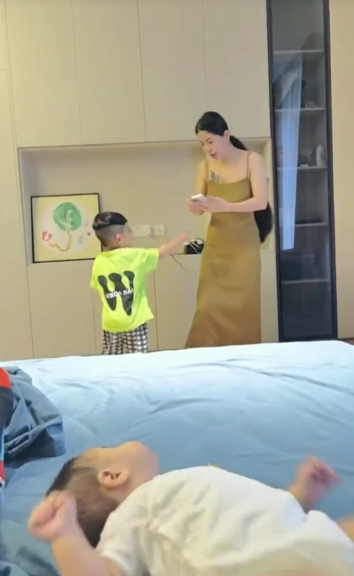 Hằng Du Mục: Vừa về TQ đã bị chồng gây khó dễ, cho gặp con nhưng kèm điều kiện - Hình 6