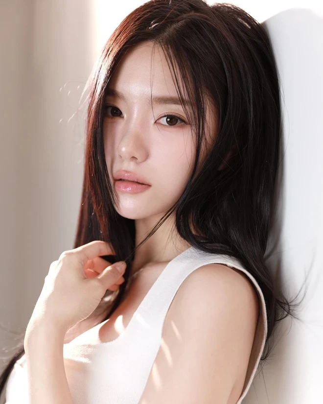 Lee Rayeon: Cựu idol Kpop gây sốt show hẹn hò bản Việt, visual xinh như búp bê - Hình 7