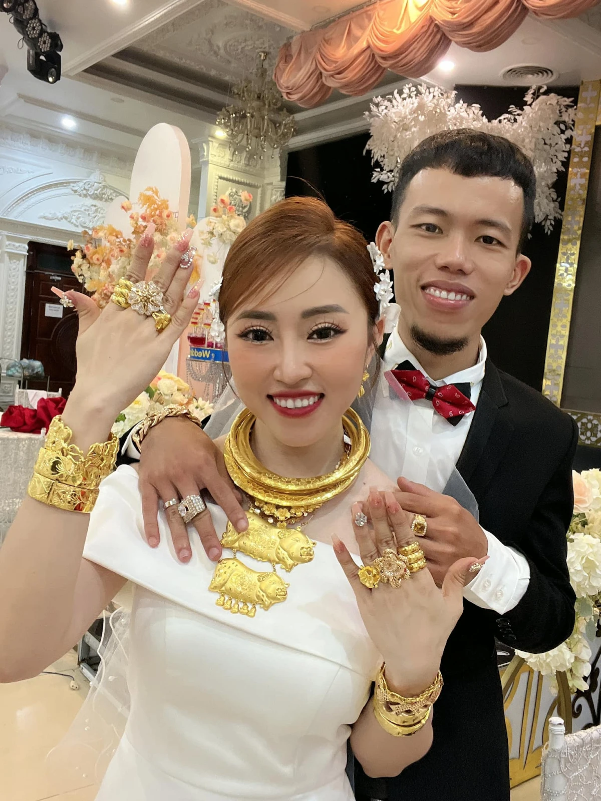 Tiktoker Kiều Duyên: Bà trùm bánh tráng, đám cưới đeo 11 cây vàng gây chấn động - Hình 2