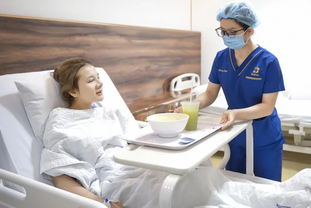 Xuân Ca khoe nhan sắc dao kéo nát mặt, tự tin ăn đứt cả Misthy khi đứng cạnh? - Hình 8