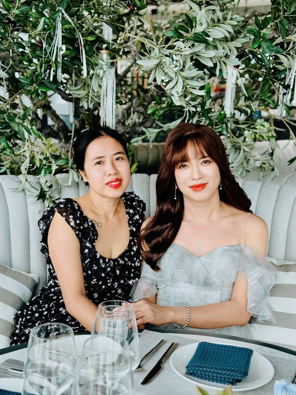 Chồng chuyển giới sau 8 năm kết hôn, tự hào khoe ảnh mặc váy nữ tính do vợ chụp - Hình 4