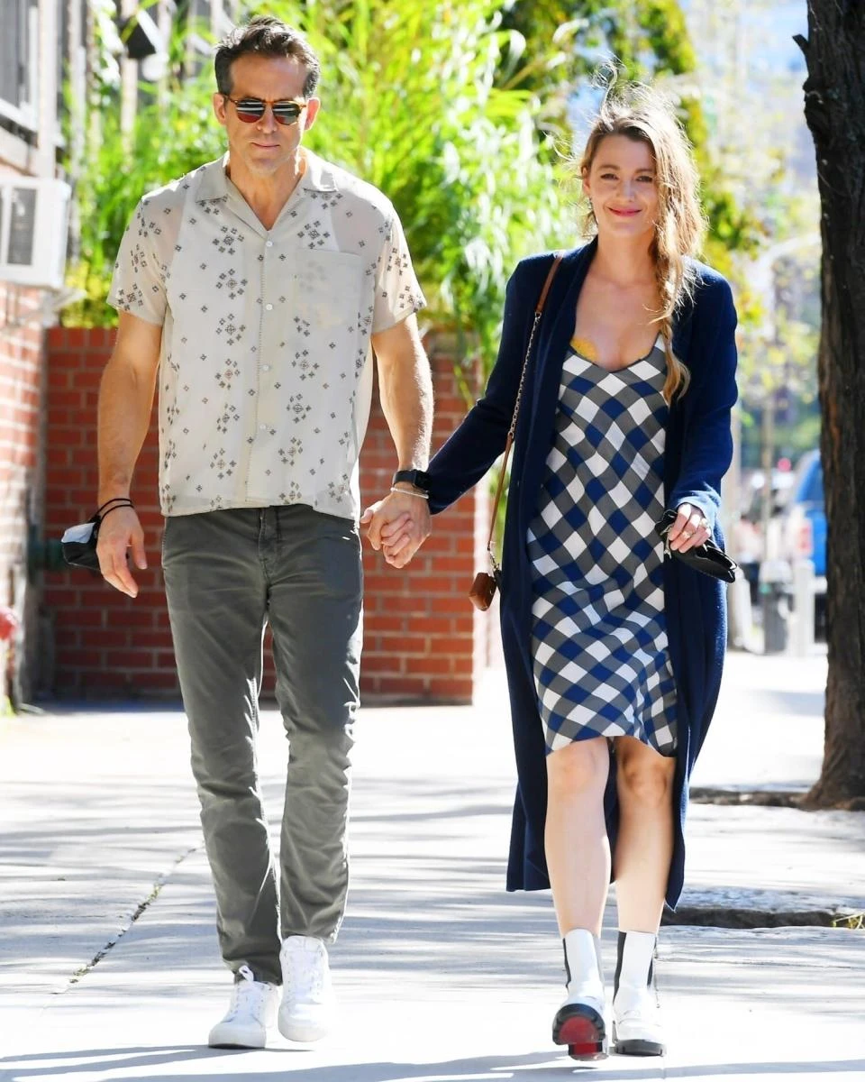 Ryan Reynolds: lên thảm đỏ cùng chú chó xấu nhất nước, netizen há hốc vì độc lạ - Hình 5