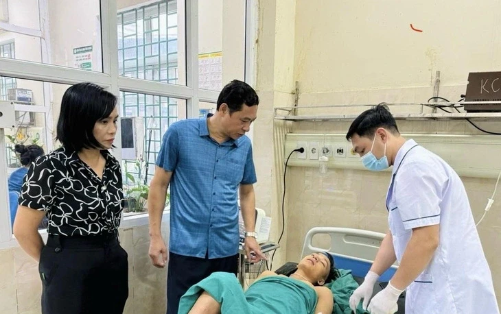 Vụ xe khách bị vùi lấp: tăng số người thương vong, khối lượng đất đá ngày sâu - Hình 3