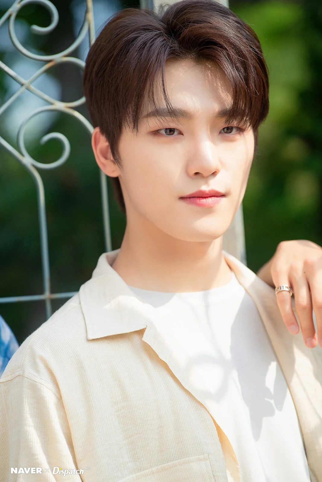 Dino (Seventeen): Em út quốc dân Kpop, từng vạ miệng khiến đồng đội xanh mặt - Hình 2