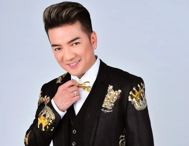 Đàm Vĩnh Hưng bị sờ gáy vì huy hiệu lạ, buộc tắt đài sau live concert - Hình 5