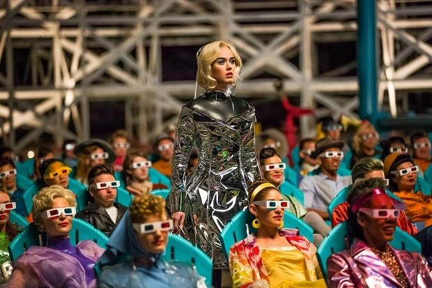 Katy Perry MV gây thất vọng ê chề, bị khịa nằm trong lò vi sóng của Lady Gaga - Hình 6