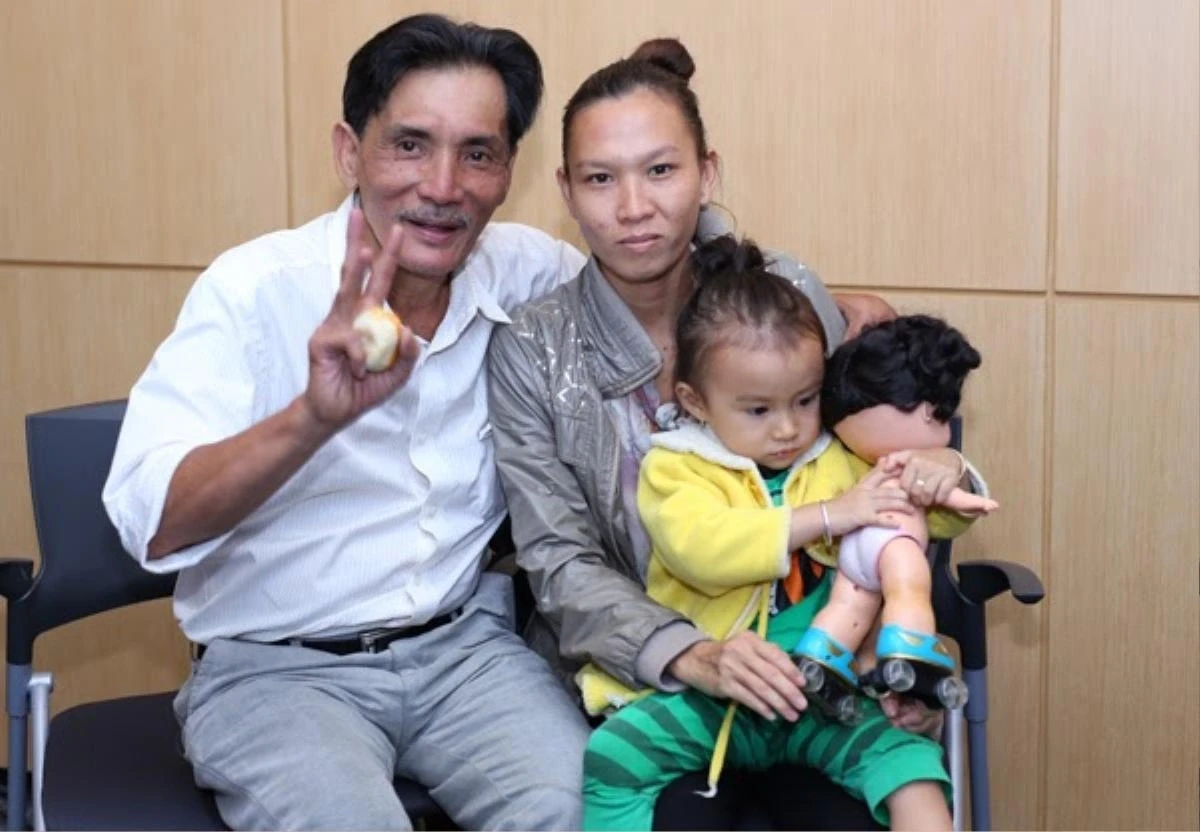 NS Thương Tín gầy trơ xương đi lang thang, biểu cảm ngơ ngác khiến fan giật mình - Hình 5