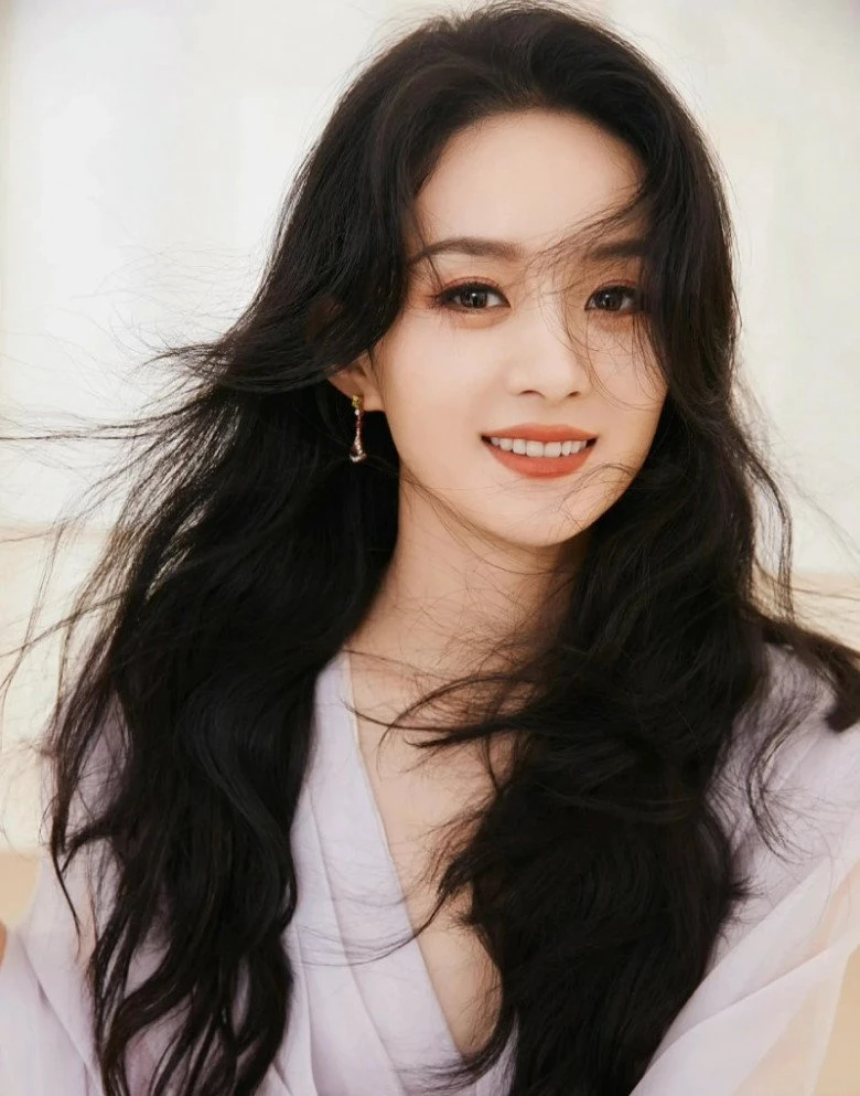 Triệu Lệ Dĩnh không được lòng Trương Nghệ Mưu, bị 1 mỹ nhân ngang nhiên cướp vai - Hình 2