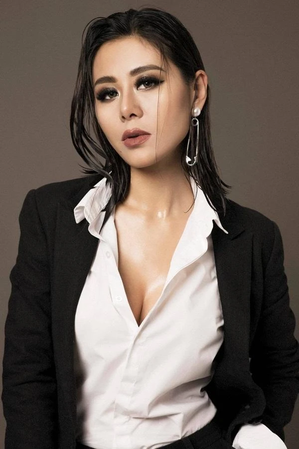Xôn xao ảnh Nam Thư xuất hiện với gương mặt đầy thương tích sau drama bé ba - Hình 1