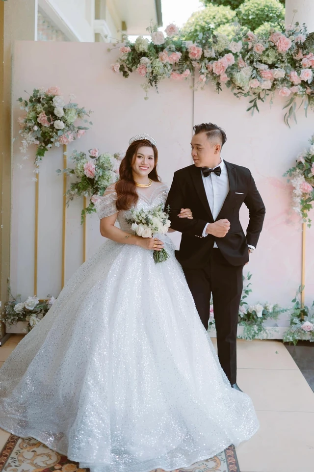 Búp bê cơ bắp hé lộ hôn nhân với chồng điển trai: Vợ chồng ăn riêng, hay cọc cằn - Hình 4