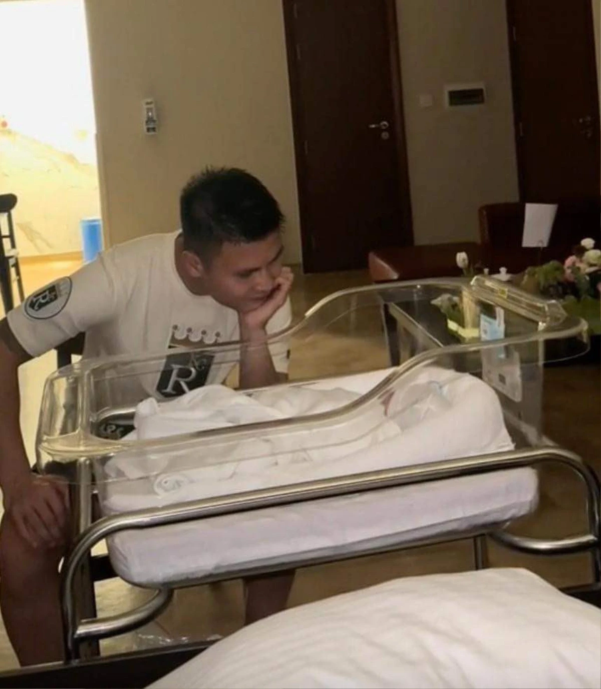 Chu Thanh Huyền đau đớn, đi lại khó khăn sau sinh, mẹ chồng chăm dâu như con gái - Hình 4