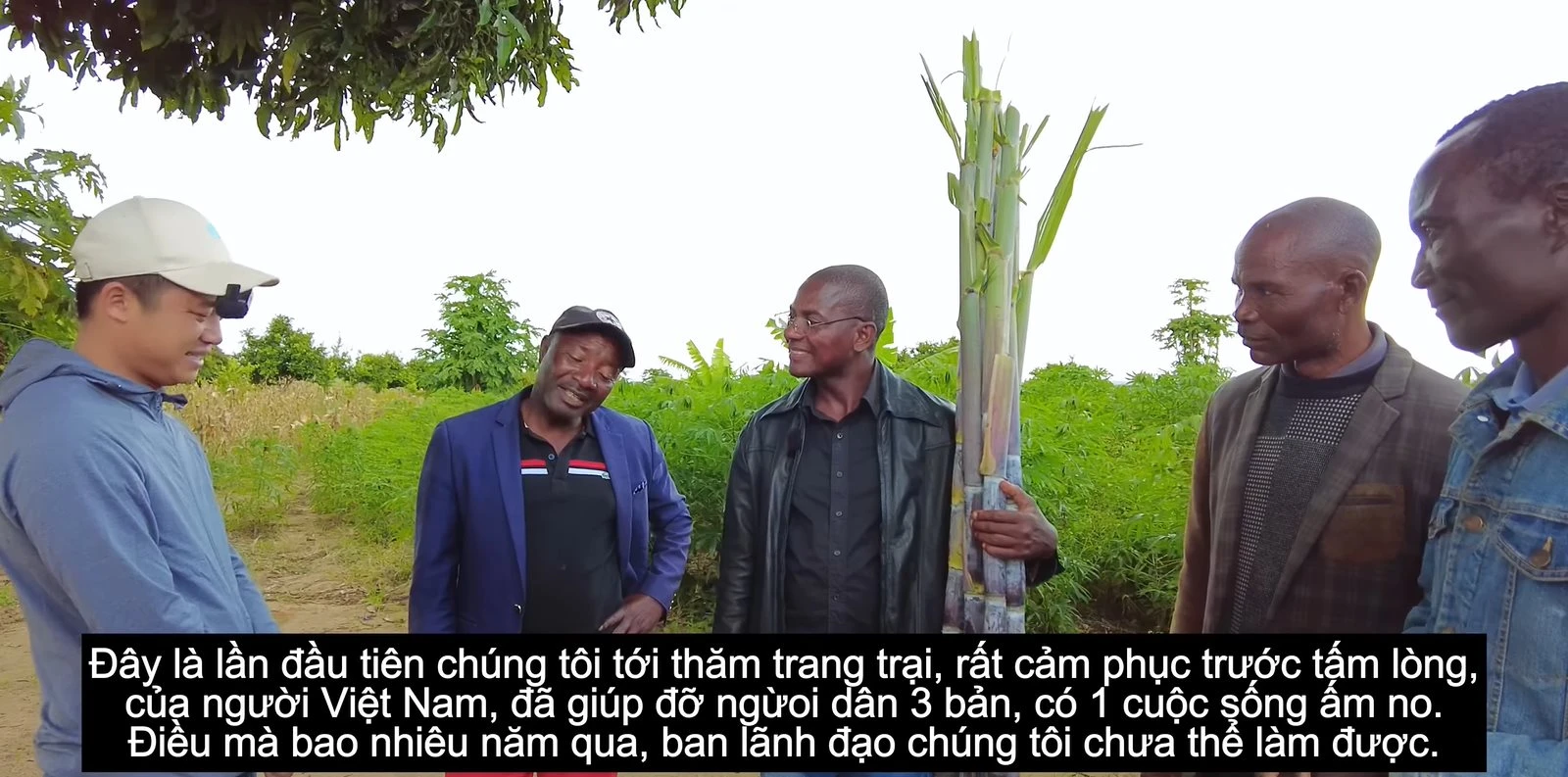 Quang Linh đi vắng, team châu Phi được Phó Chủ tịch cùng Bí thư huyện ghé thăm - Hình 5