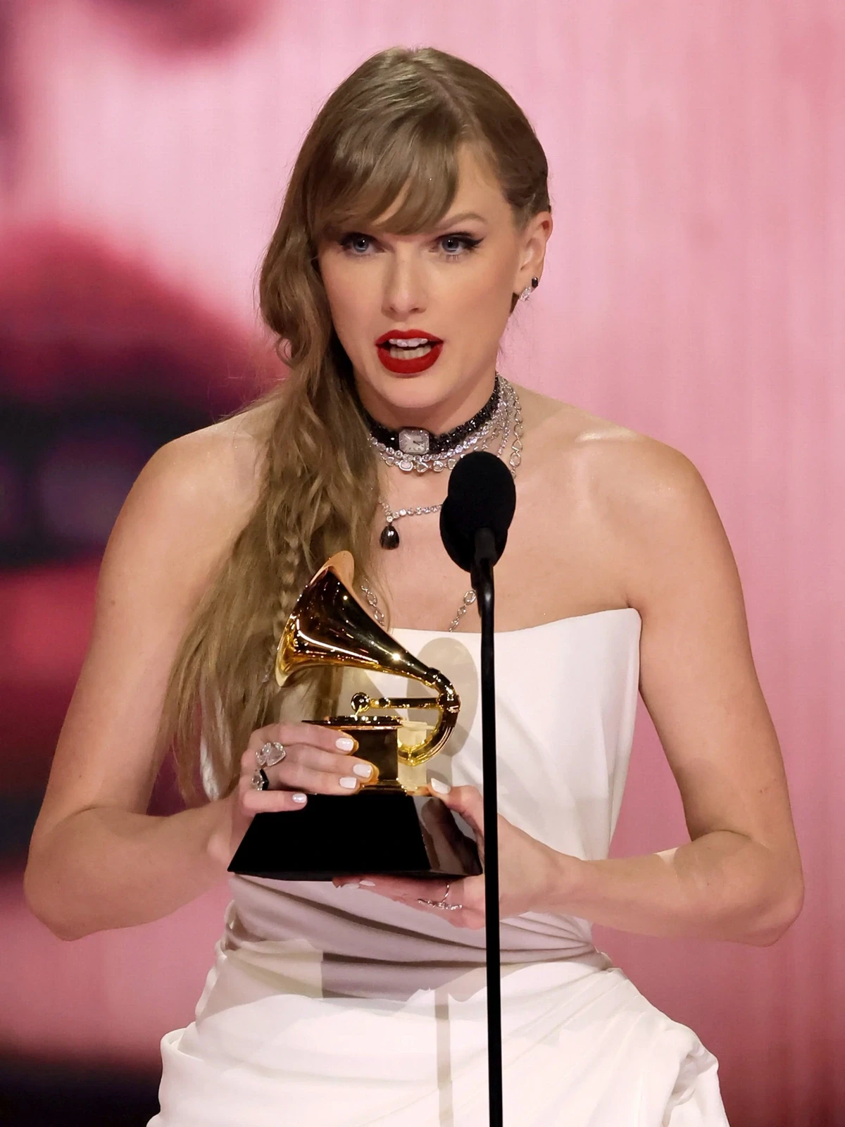 Taylor Swift ẵm vị trí đầu bảng doanh số nước Mỹ, vượt mặt Beyoncé vì 1 lý do - Hình 2