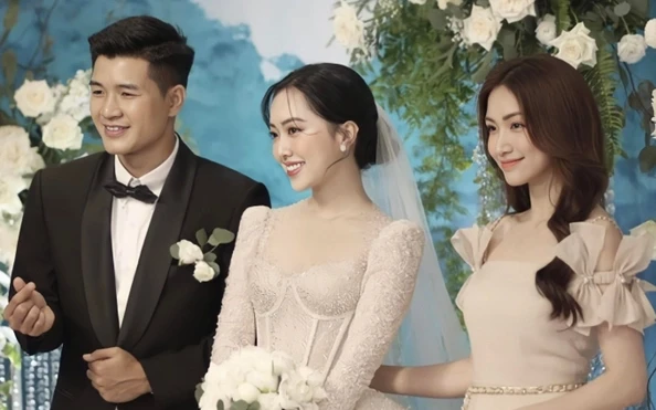 Vợ Hà Đức Chinh sinh con, Hoà Minzy và dàn cầu thủ chúc mừng, lộ giới tính - Hình 2