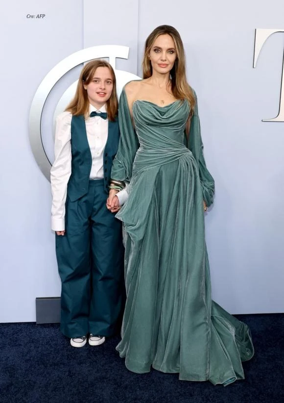 Con gái út nhà Angelina Jolie bị Pax Thiên dạy hư, làm điều hơn thua chị gái - Hình 5