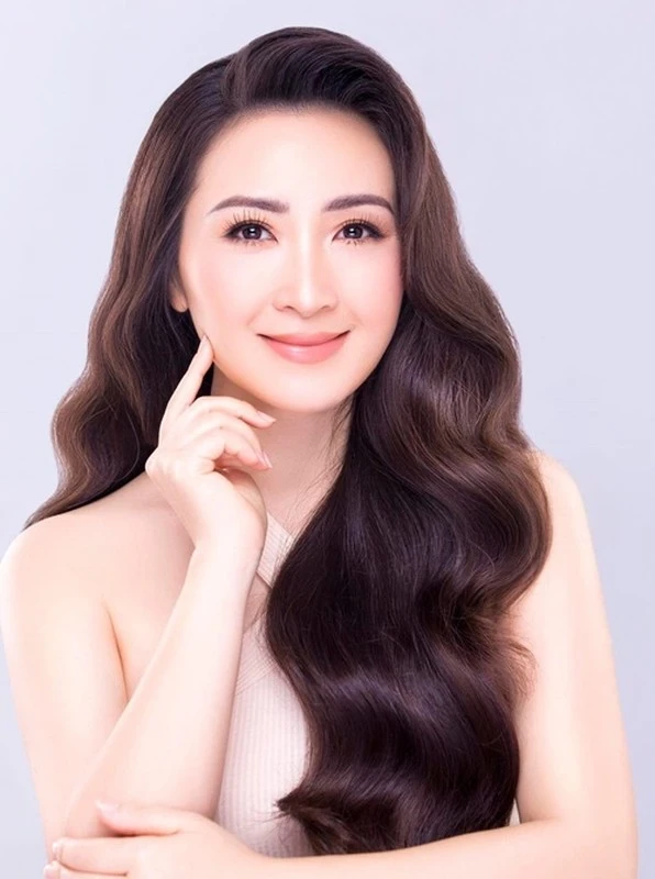 Khánh Huyền: U50 đẹp nghiêng nước nghiêng thành, màn tái xuất khiến fan lụy - Hình 2