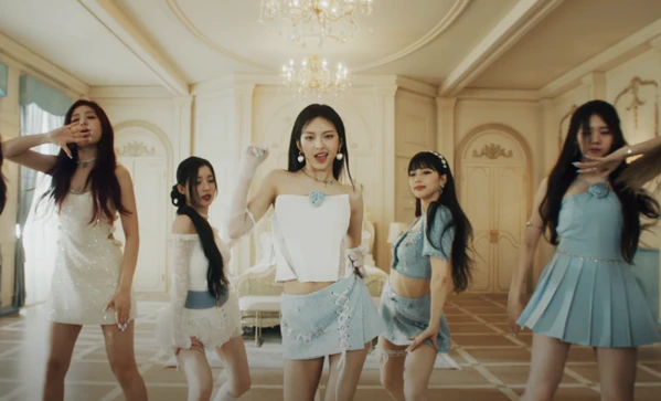 Baby Monster lăng xê đồ Việt Nam trong MV mới, Asa đè bẹp Ahyeon - Hình 1