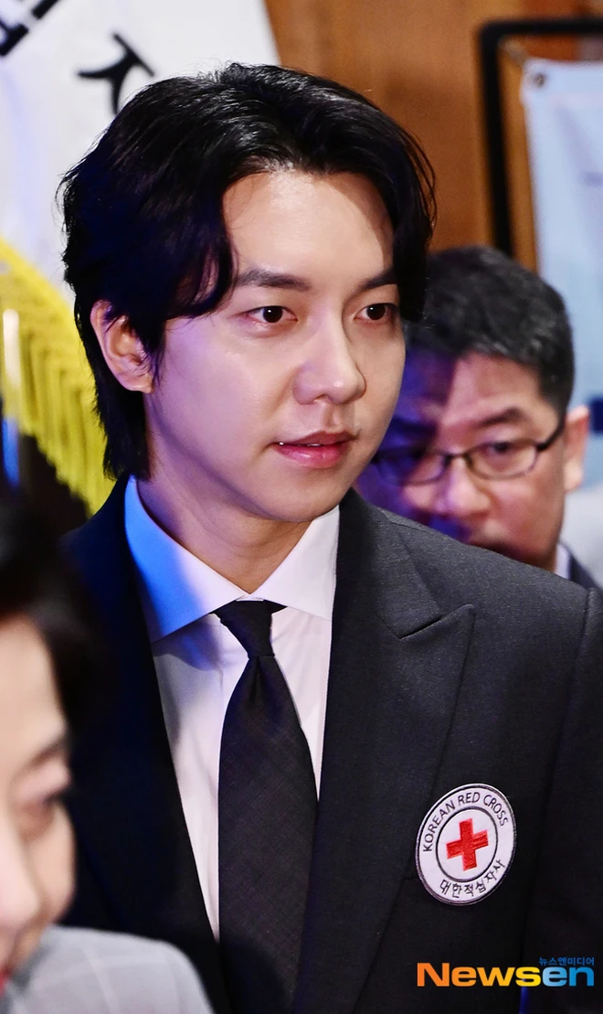 Visual tàn tạ của Lee Seung Gi sau ồn ào con rể l.ừa đ.ảo - Hình 2