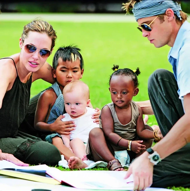 Angelina Jolie bất ngờ hạ mình với Brad Pitt, năn nỉ chồng cũ buông tha? - Hình 5