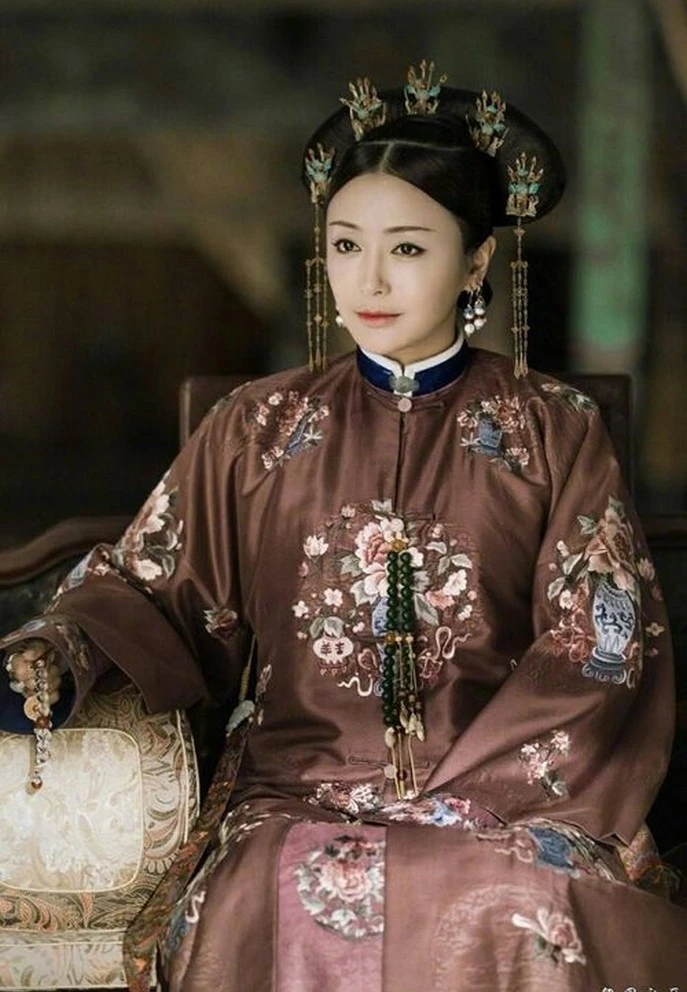 Tần Lam: Đồng nghiệp lạnh nhạt, chuyện gì đang xảy ra với Phú Sát Hoàng Hậu? - Hình 1
