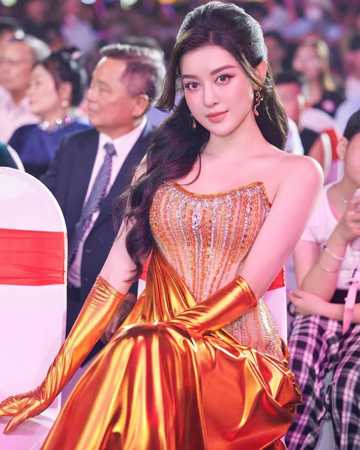 Huyền My: nghi bỏ vai phú bà để ẩn tu, dùng 2 từ đáp trả làm dân tình xịt keo - Hình 1