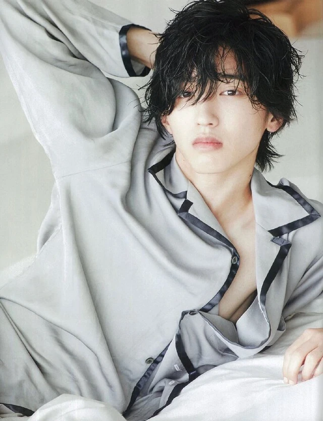 Shunsuke Michieda báu vật nhan sắc Nhật, soán ngôi Lee Min Ho vì 1 điều - Hình 6