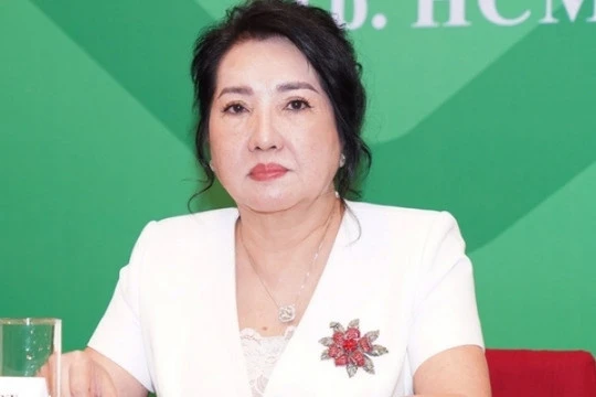 Mẹ Cường Đôla hét ra lửa, từng quát mắng cổ đông, đòi tống cổ khỏi hội trường - Hình 2