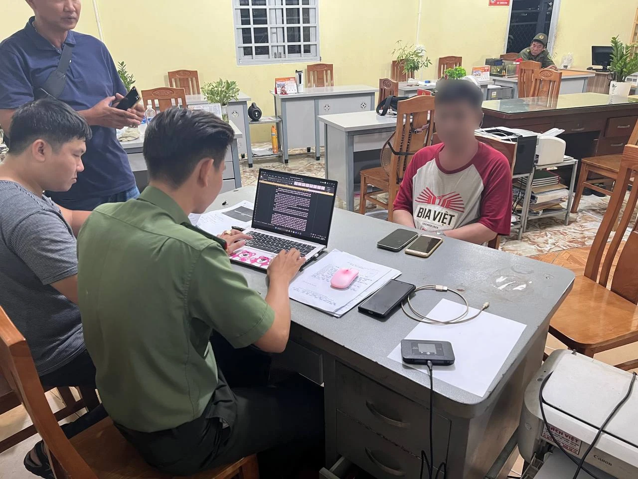 Vụ xúc phạm Tổng Bí thư: 3 đối tượng lên đồn, nhiều Tiktoker sắp lên thớt? - Hình 4