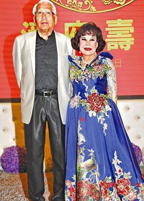 Hoàng Hạ Huệ: Thảm hoạ thẩm mỹ, làm loạn đủ trò, tuổi xế chiều không giống ai - Hình 4