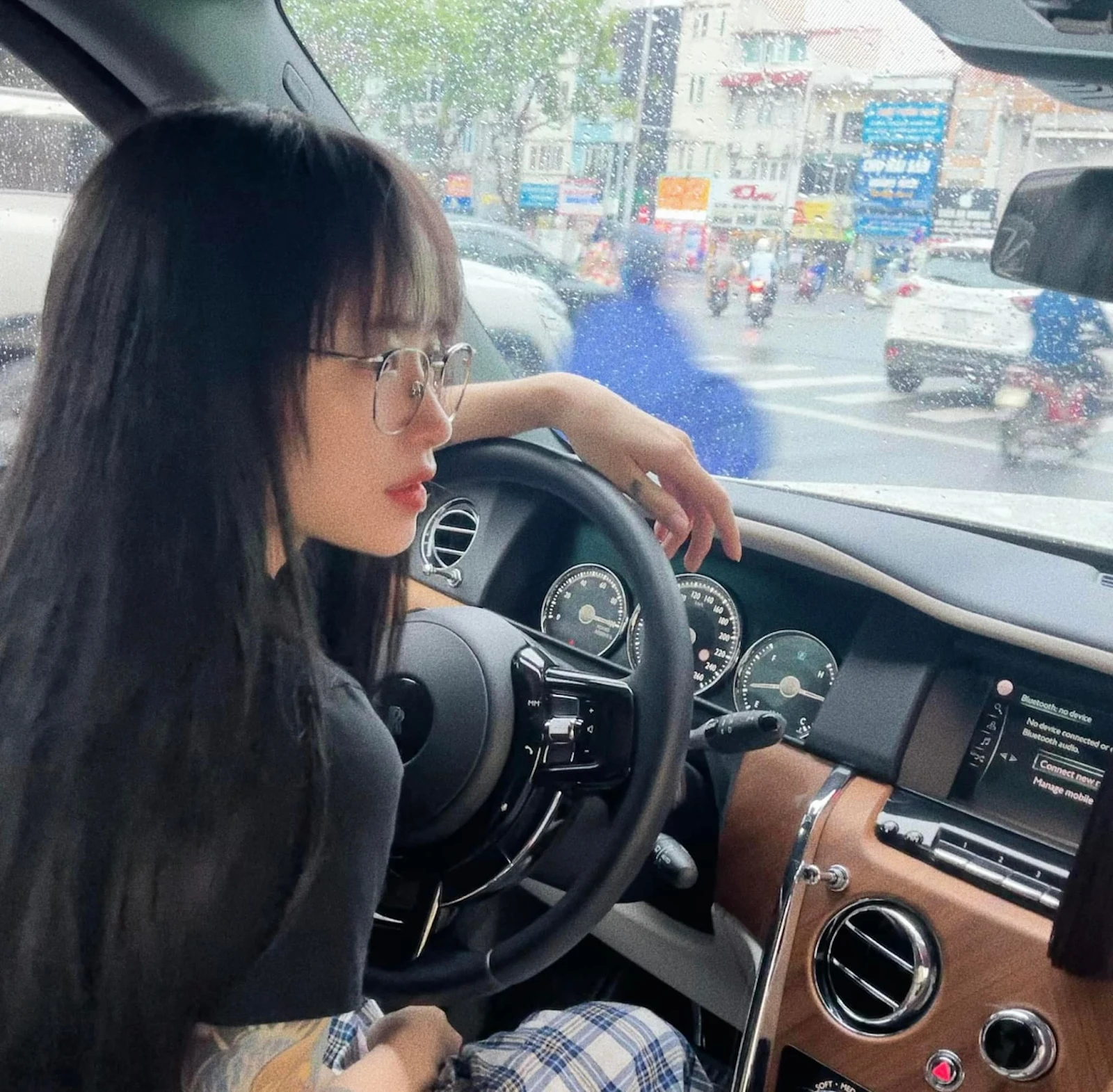 Láo Soái Nhi: Tay trắng khởi nghiệp, nhờ giọng hát nay thành tiktoker triệu fan - Hình 4