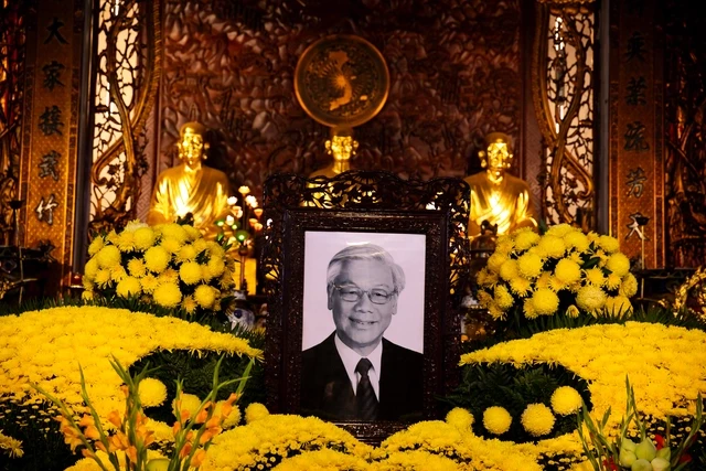 Tưởng nhớ Tổng Bí thư: dân khóc như mất người thân, loạt hiện tượng tự nhiên lạ - Hình 1