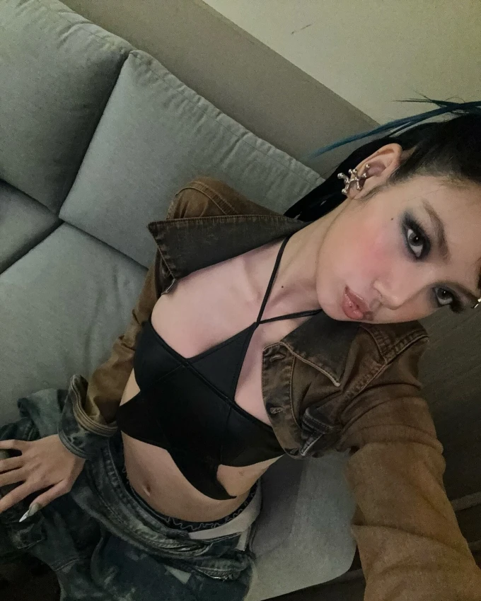 Dominic Fike khiến Lisa vướng tin bé 3, từng âm thầm viết 1 thứ tặng nữ idol? - Hình 6