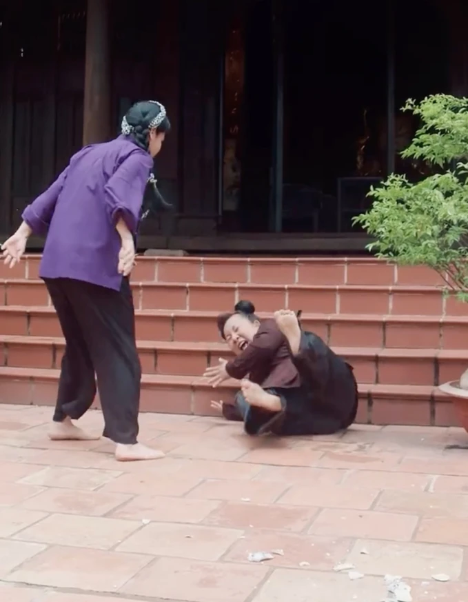 Dưới bóng con hầu Nhật Kim Anh thó đồ chuyên nghiệp, bị đồng nghiệp diễn chèn ép - Hình 2