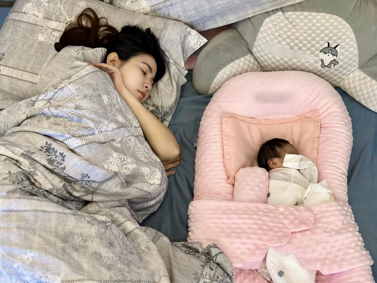 Kha Ly khoe con gái nhận được quà làm bằng vàng, bất ngờ về danh tính người tặng - Hình 4