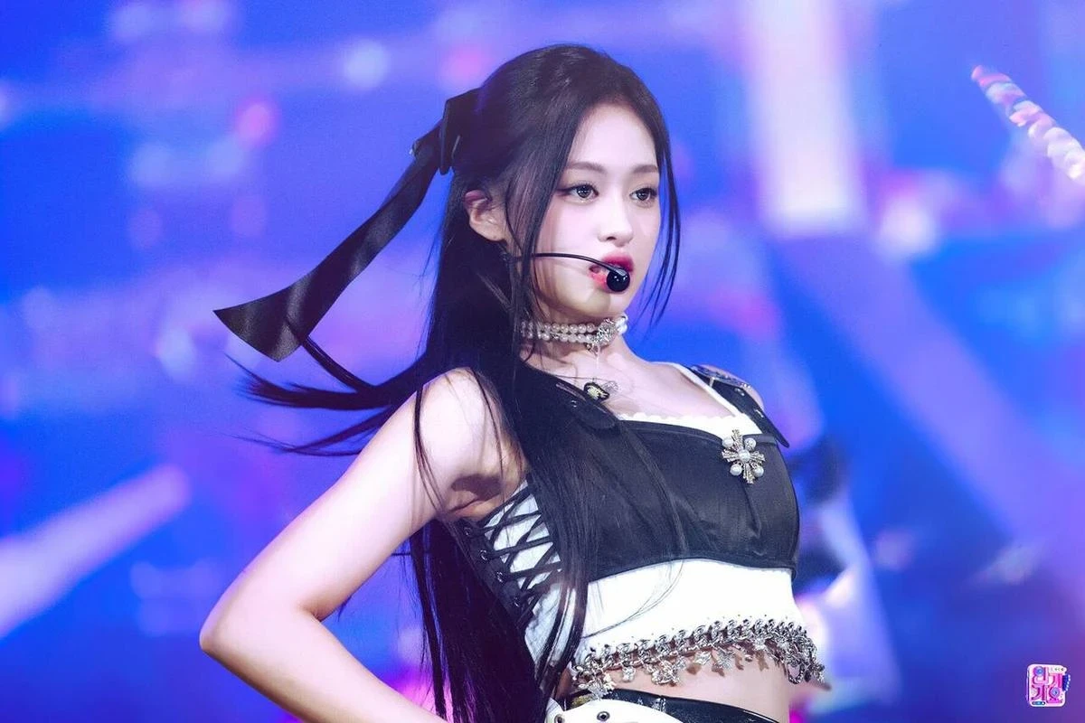 Ahyeon chứng nào tật nấy, lộ dã tâm muốn làm chị đại của Baby Monster? - Hình 4