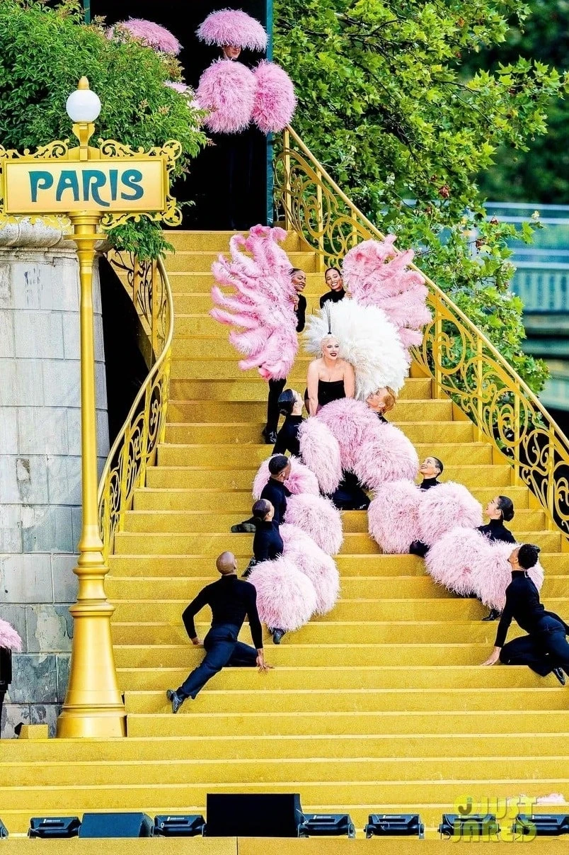 Lady Gaga gây thất vọng ở khai mạc Olympic Paris, Celine Dion trở lại chấn động - Hình 2