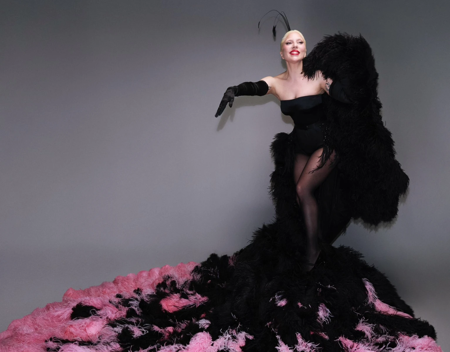 Lady Gaga bị tố đạo nhái sau màn trình diễn ở khai mạc Olympic Paris, CĐM sốc - Hình 4