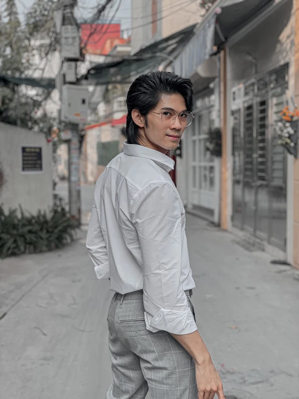 Oppa Huy Idol thợ cắt tóc đến tiktoker triệu view, mượn chất xám để câu like ? - Hình 1