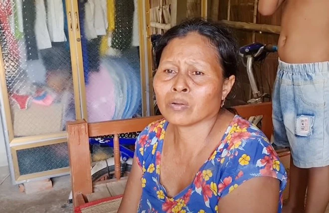 Cậu bé bị mù kỳ dị, 6 năm không ăn cơm, chỉ gặm gỗ, đất đá để sống, vì sao ? - Hình 4