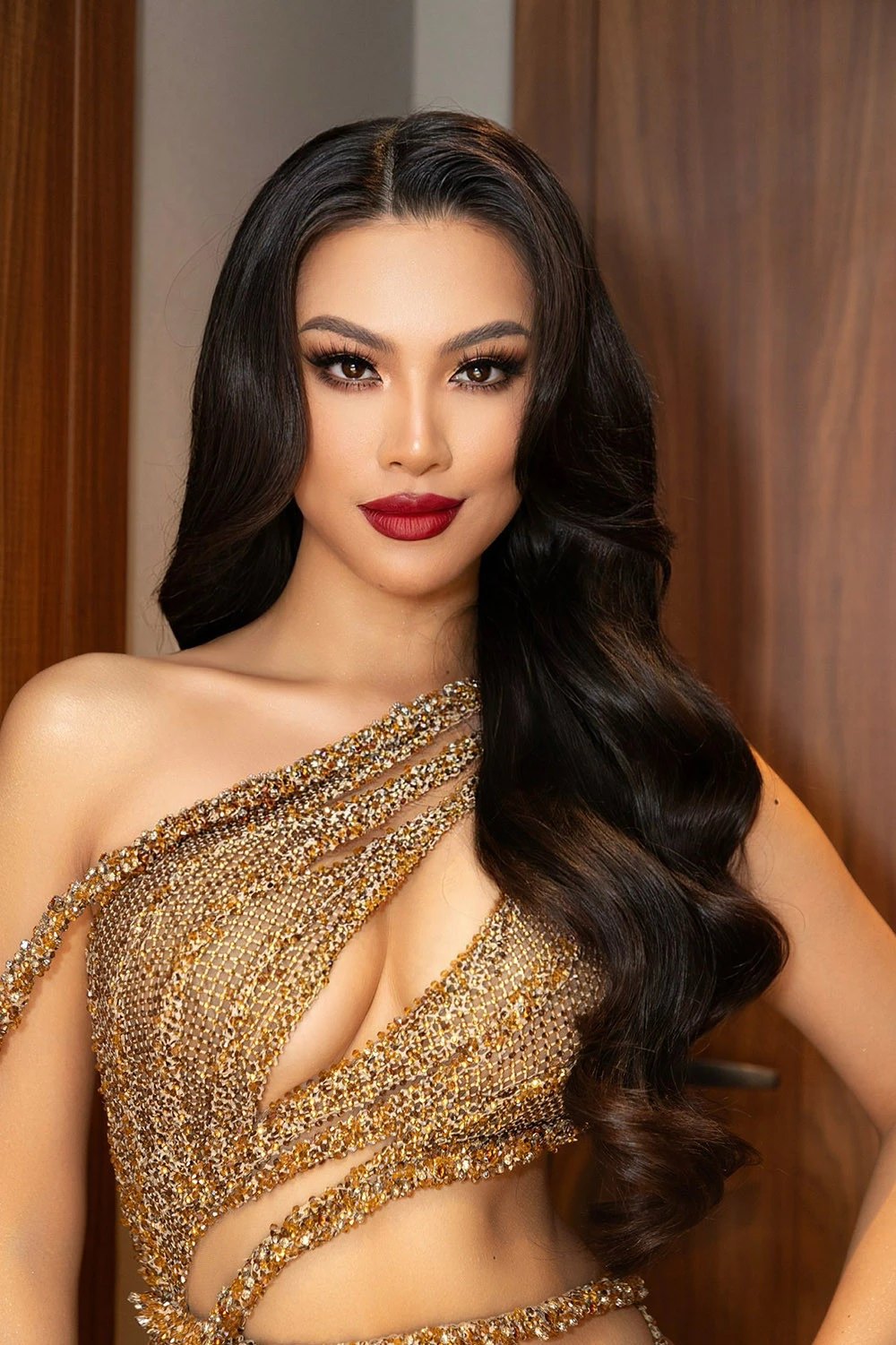 Miss Supranational: 1 thí sinh mặt trắng bệch, răng ố vàng khiến fan hoảng hốt - Hình 7