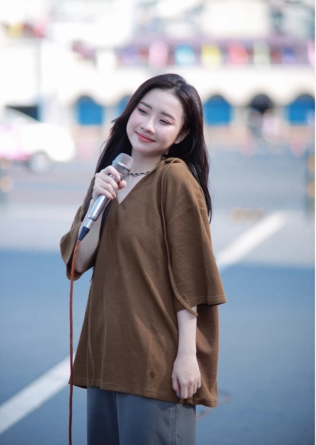 O.lew: Chủ hit Rồi ta sẽ ngắm pháo hoa cùng nhau, sở hữu toàn bài triệu view - Hình 3