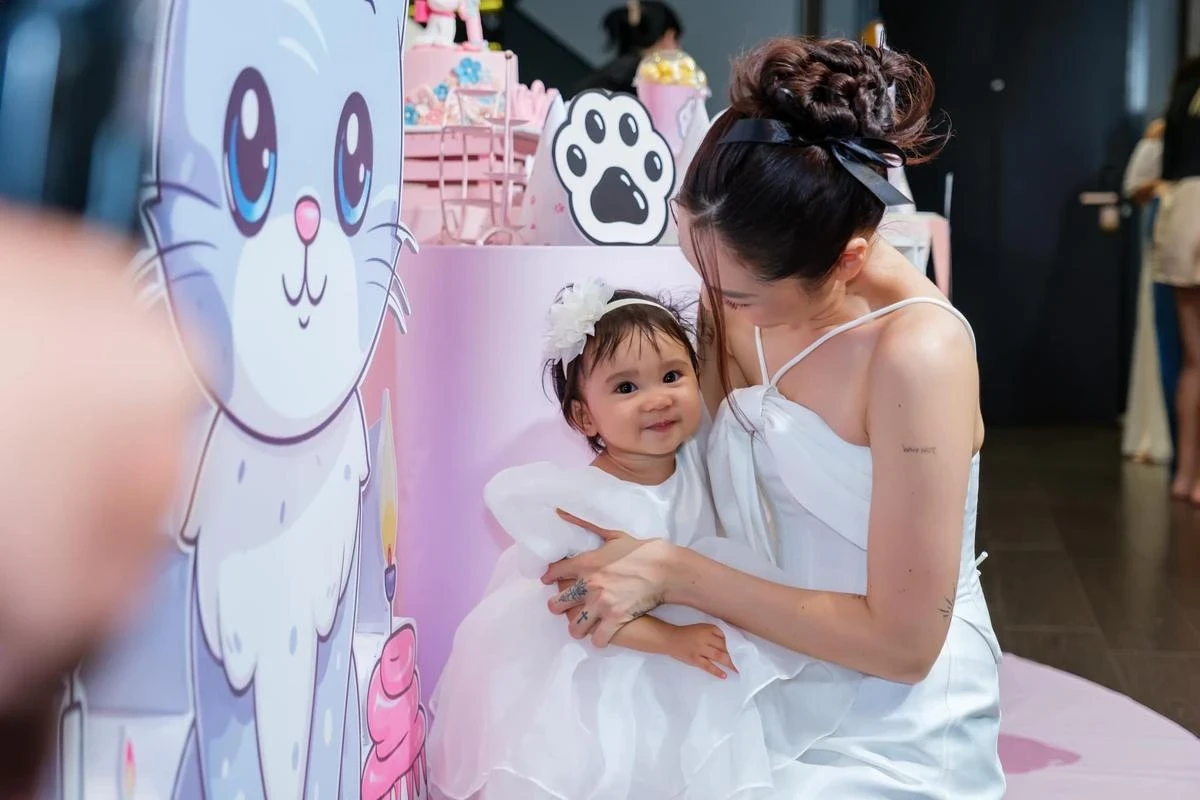 Bảo Anh bất chấp để con gái nhỏ đi học sớm, lý do gây tò mò, fan nhìn mà xót - Hình 7