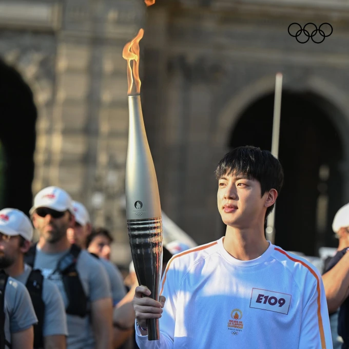 Jin - BTS không đủ đô chính phủ chạy tiền để trở thành người cầm đuốc ở Olympic? - Hình 2