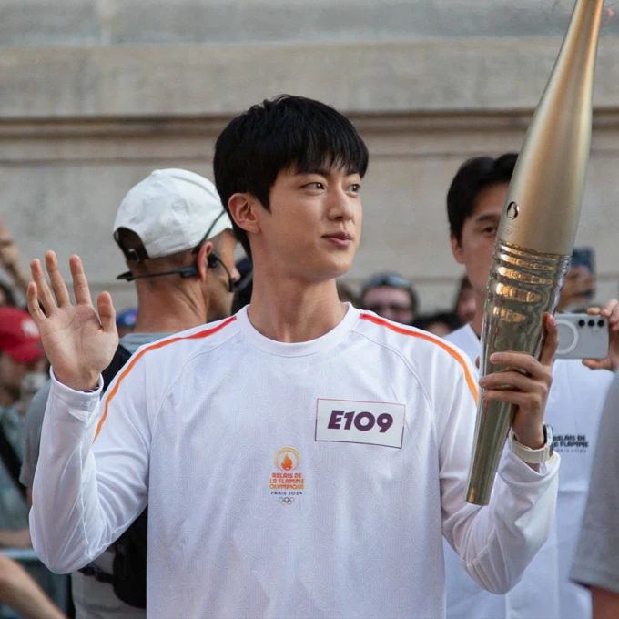 Jin - BTS không đủ đô chính phủ chạy tiền để trở thành người cầm đuốc ở Olympic? - Hình 6