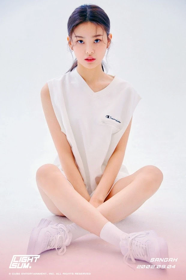 Lightsum: Em gái (G)I-DLE, sở hữu thành viên có visual hệt Nayeon và Jennie - Hình 4