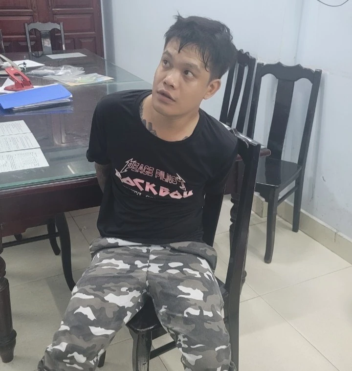 Kinh hãi nam thanh niên lao vào cây xăng phóng hỏa, có biểu hiện nghiện ngập - Hình 3