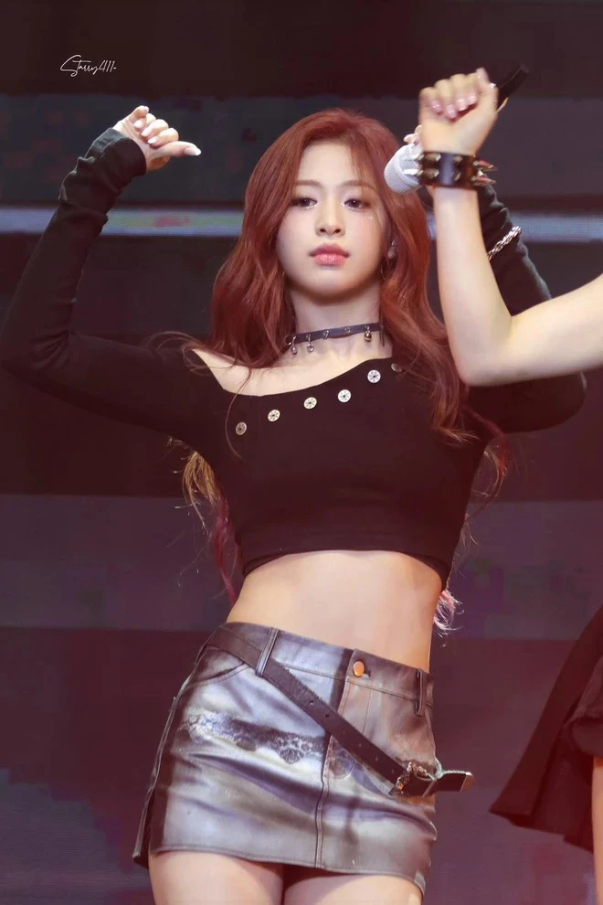 Ahyeon (BABYMONSTER) thôi miên fan, sở hữu một tuyệt kỹ giống hệt Rosé - Hình 2